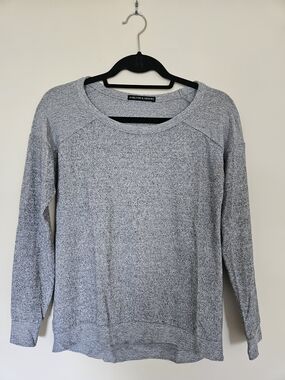 Harlowe & Graham Gray Women's Lightweight Crewneck Sweater